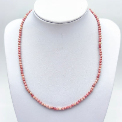 Collier perles facettées - Rhodonite (3 mm) - finition dorée