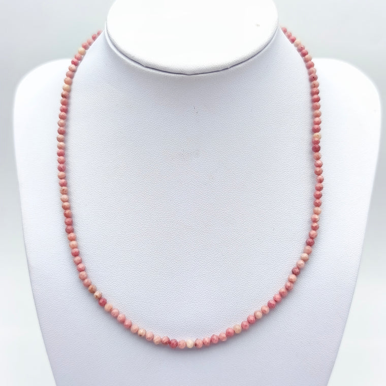 Collier perles facettées - Rhodonite (3 mm) - finition dorée