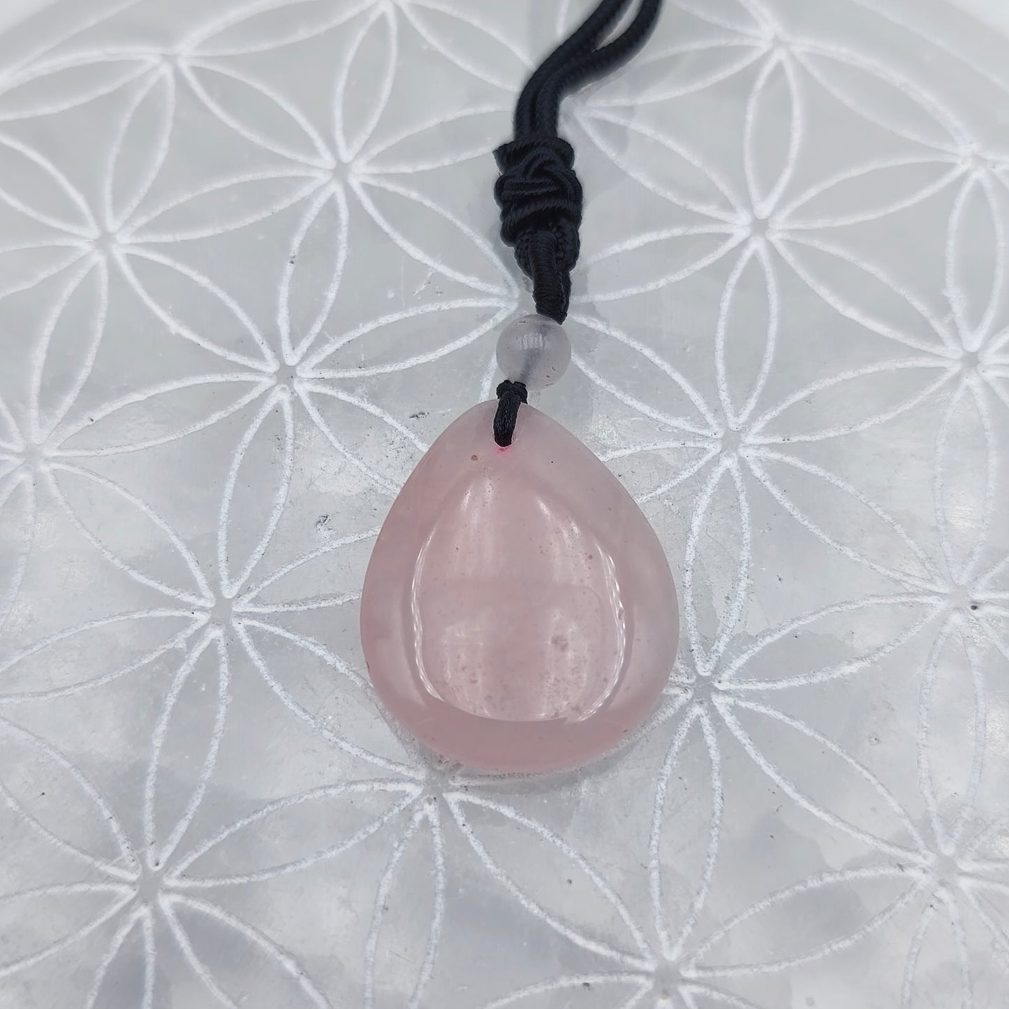 Pendentif poire avec son cordon - Quartz rose