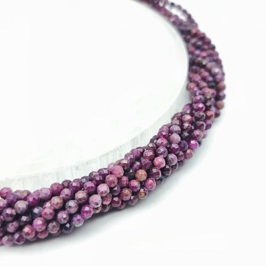 Rang de perles facettées - Rubis (4 mm)