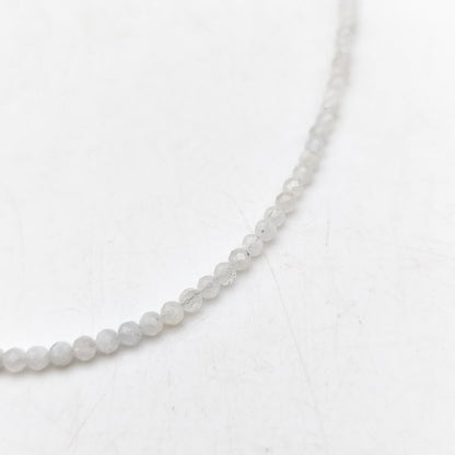 Halskette mit facettierten Perlen - Weißer Mondstein (3 mm)