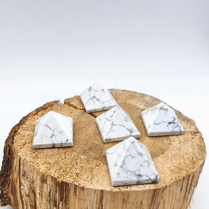 Pyramide - Howlite - 2,5 cm