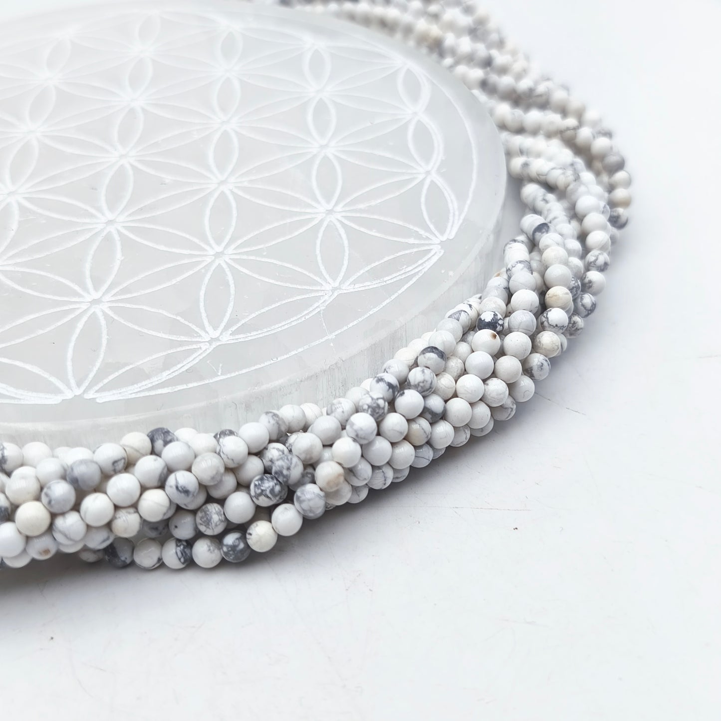 Rang de perles - Howlite (4 mm)