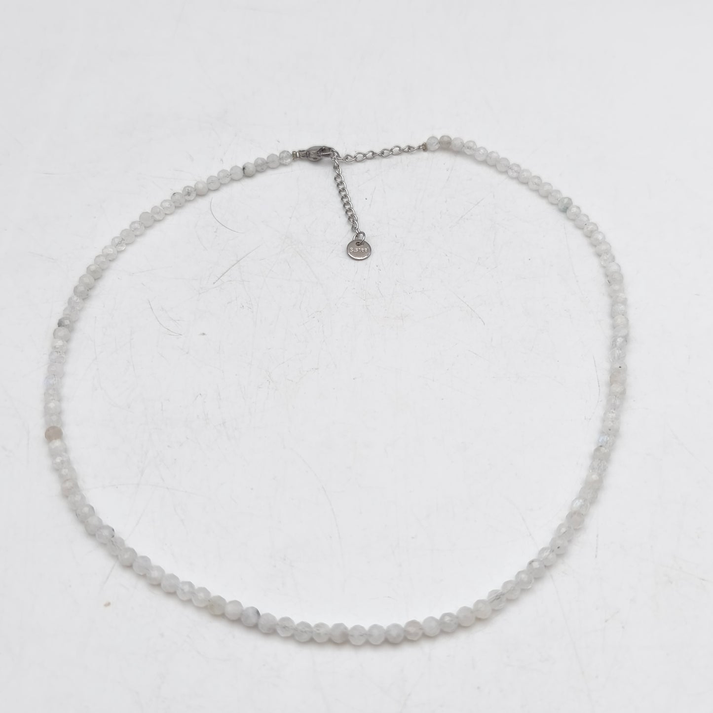 Halskette mit facettierten Perlen - Weißer Mondstein (3 mm)