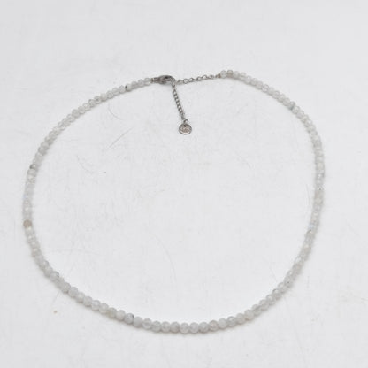 Halskette mit facettierten Perlen - Weißer Mondstein (3 mm)