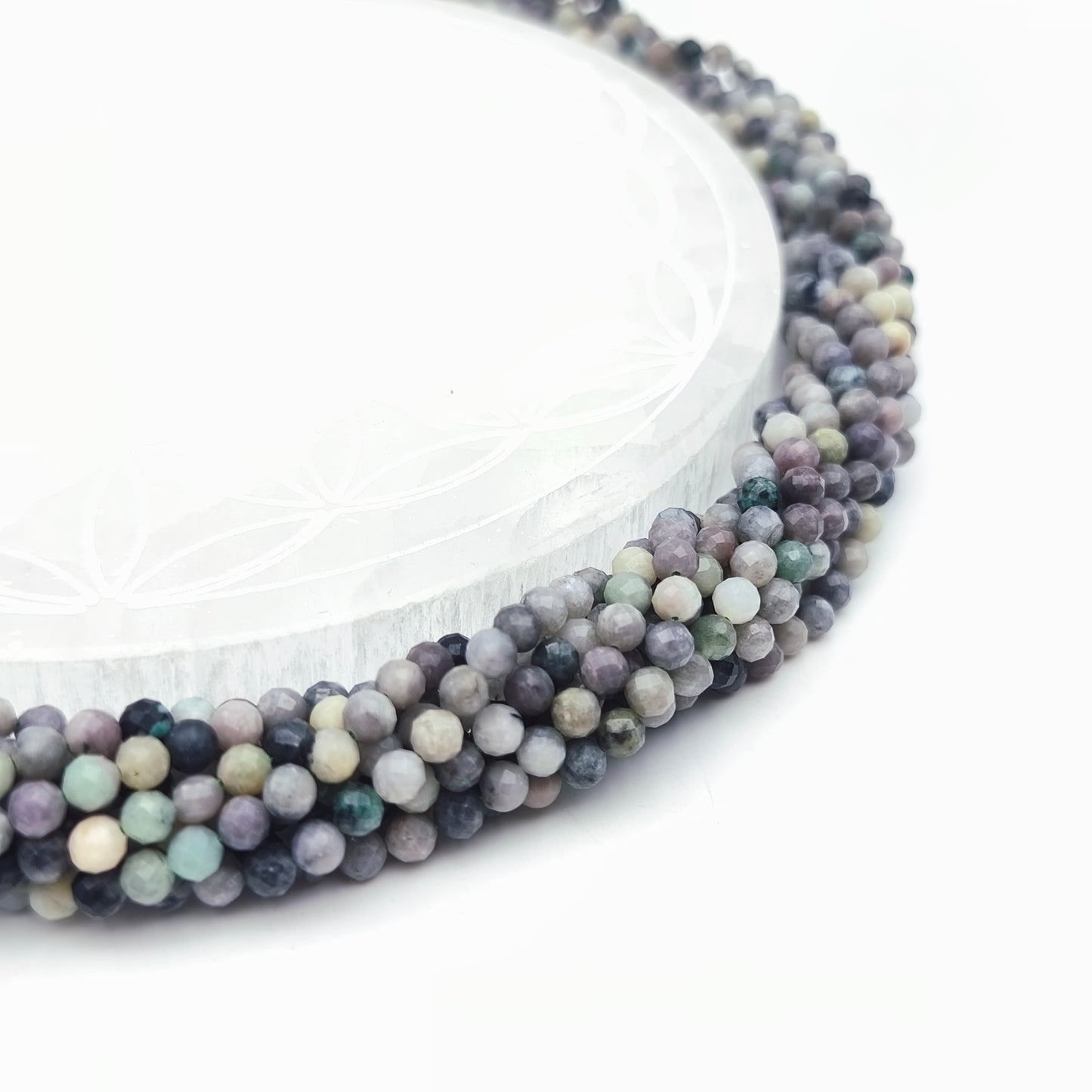 Rang de perles facettées - Emeraude sur quartz (4 mm)