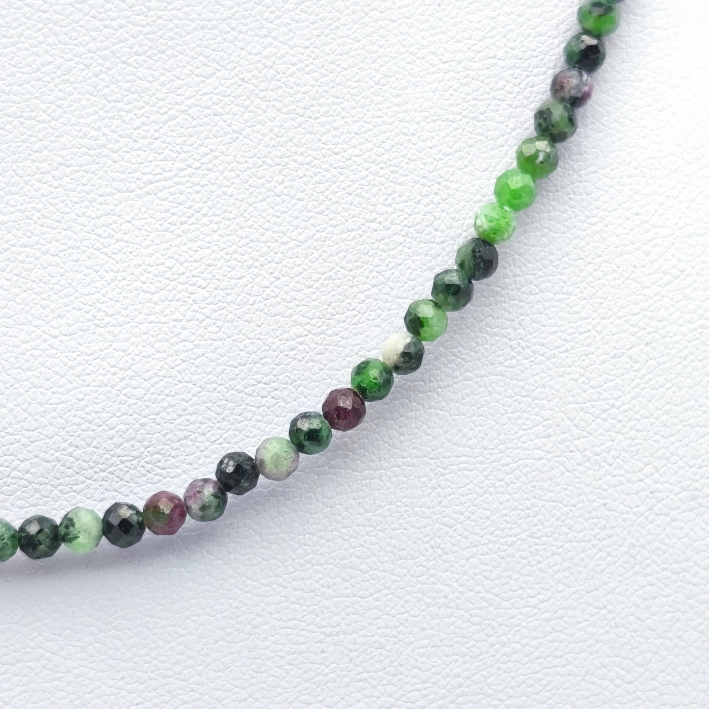 Collier perles facettées - Rubis / Zoïsite (3 mm)