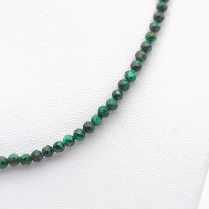 Collier perles facettées - Malachite (3 mm)