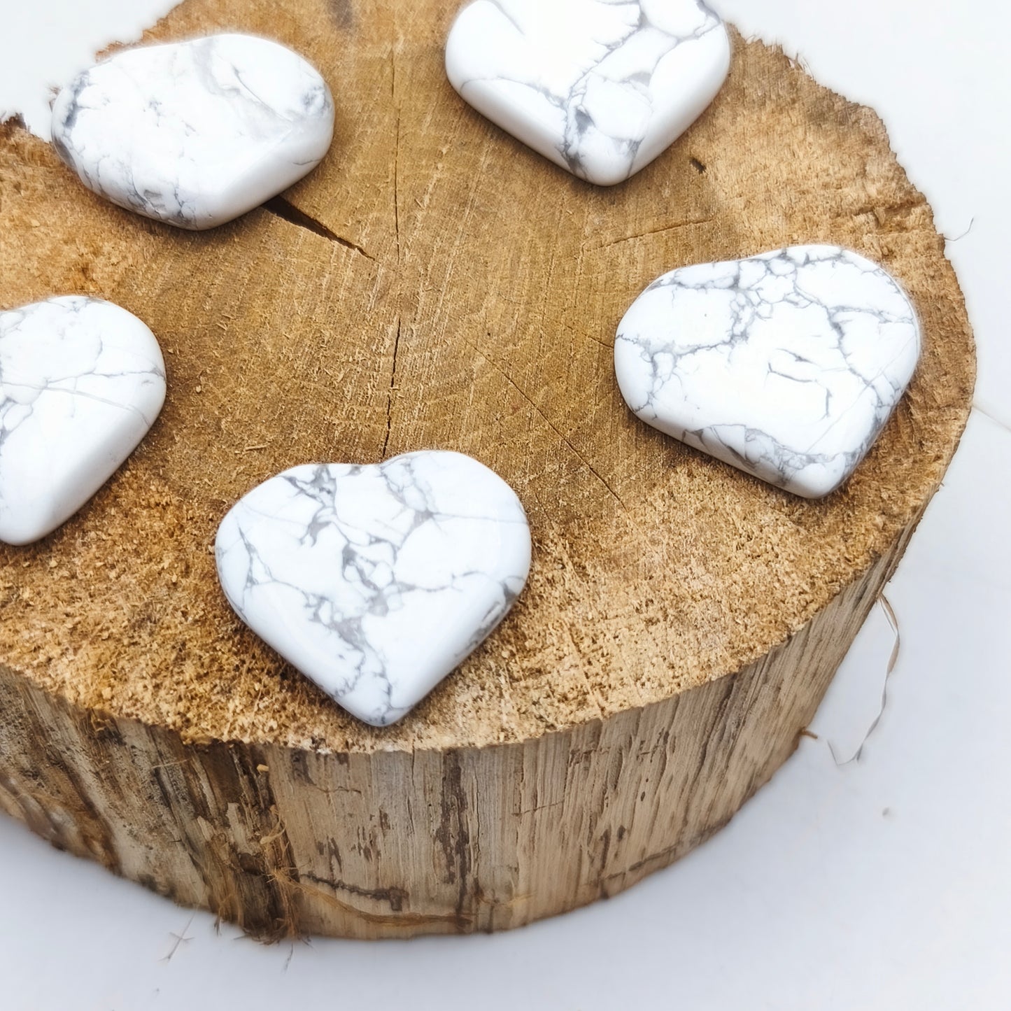Petit Coeur PLAT- Howlite - Taille M