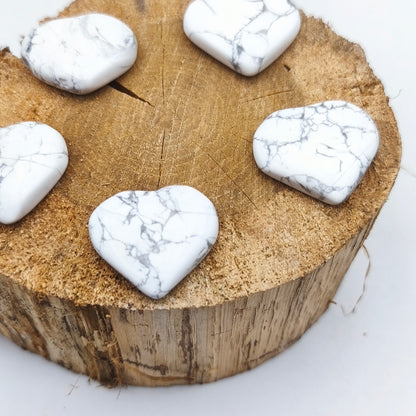 Petit Coeur PLAT- Howlite - Taille M