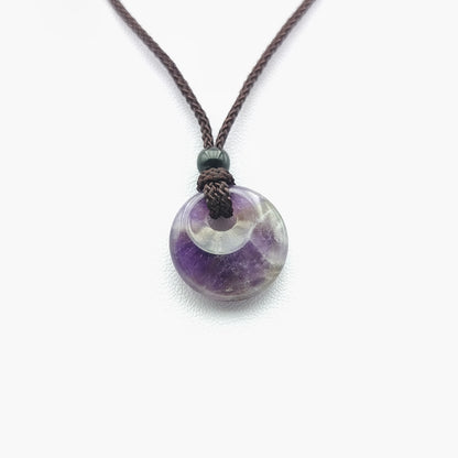 Runder Anhänger 2 cm mit Kordel – Natur-Amethyst