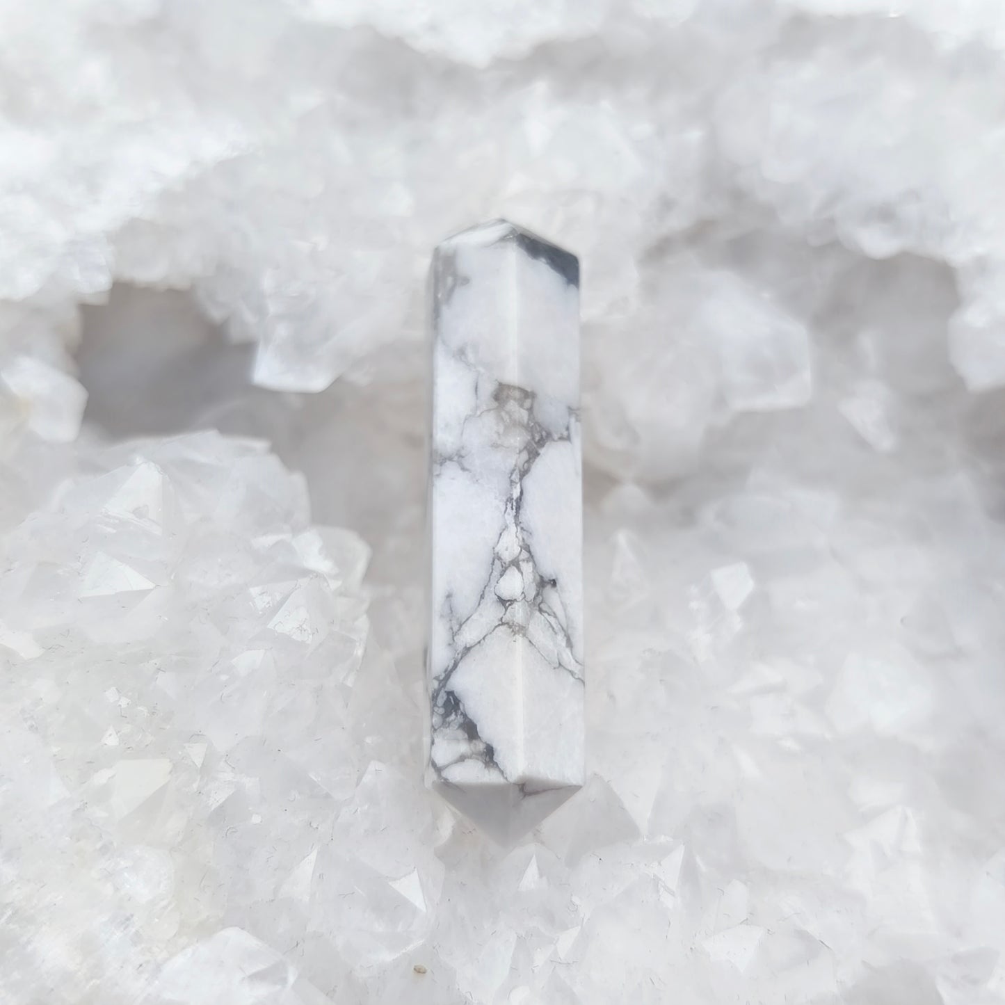 Pointe Biterminée - Howlite (4/5 cm)