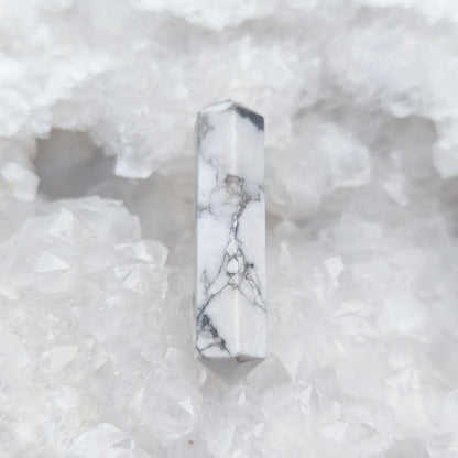 Pointe Biterminée - Howlite (4/5 cm)