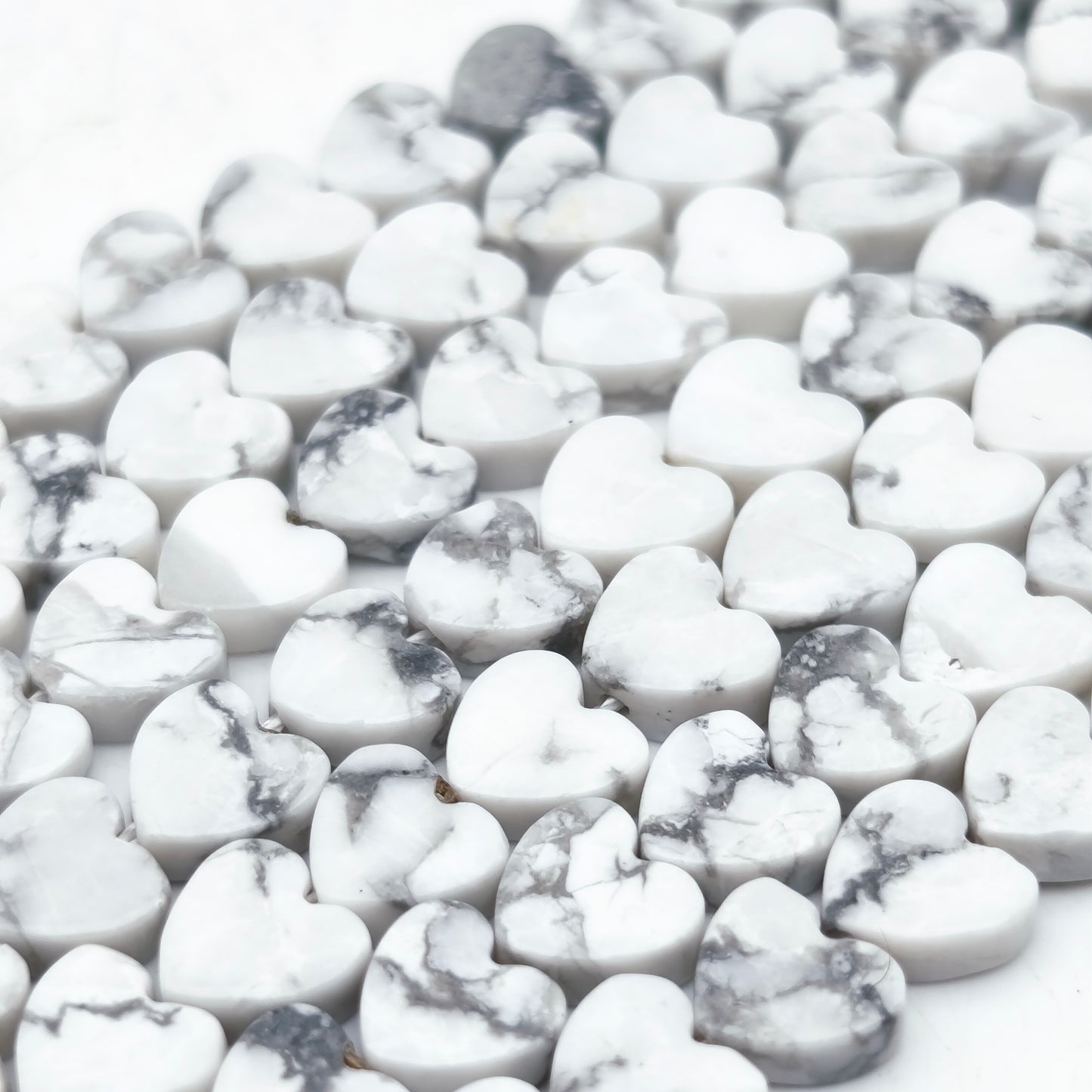 Rang de perles cœur - Howlite (6 mm)