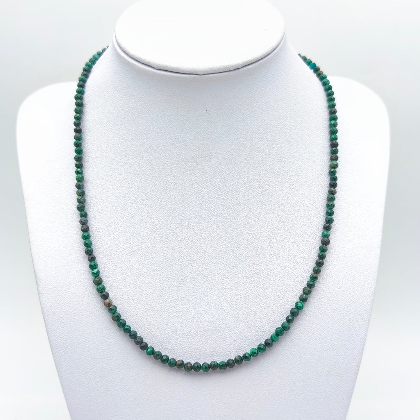 Collier perles facettées - Malachite (3 mm)