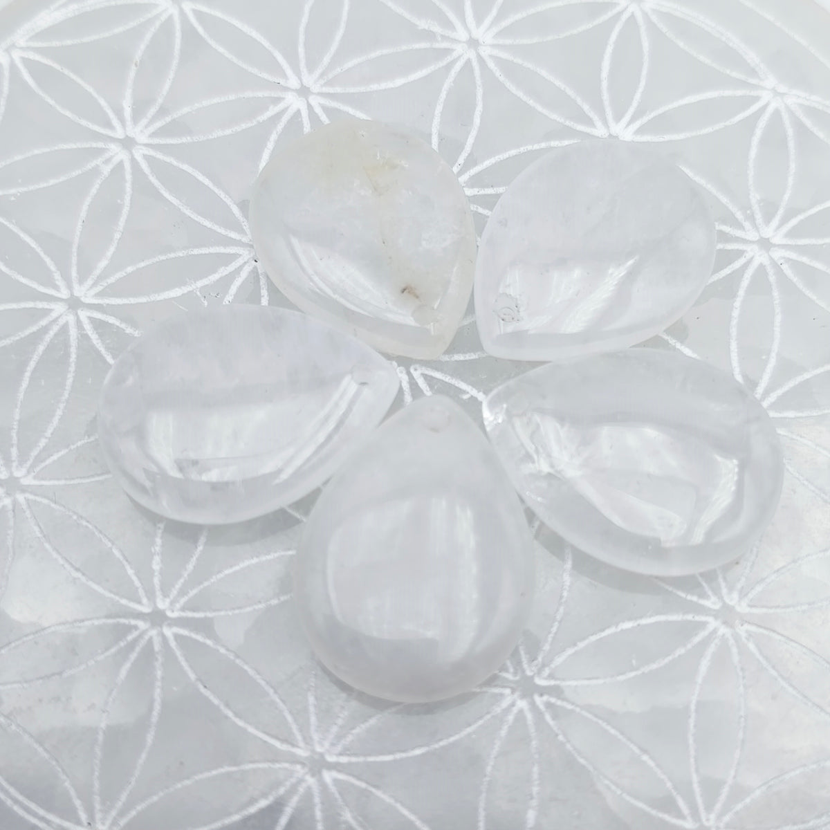 Pendentif goutte perçé Taille M 30 x 25 mm. - Cristal de roche