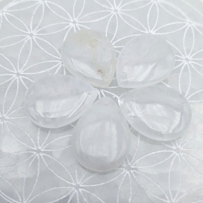 Pendentif goutte perçé Taille M 30 x 25 mm. - Cristal de roche