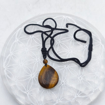 Pendentif poire avec son cordon - Oeil de tigre