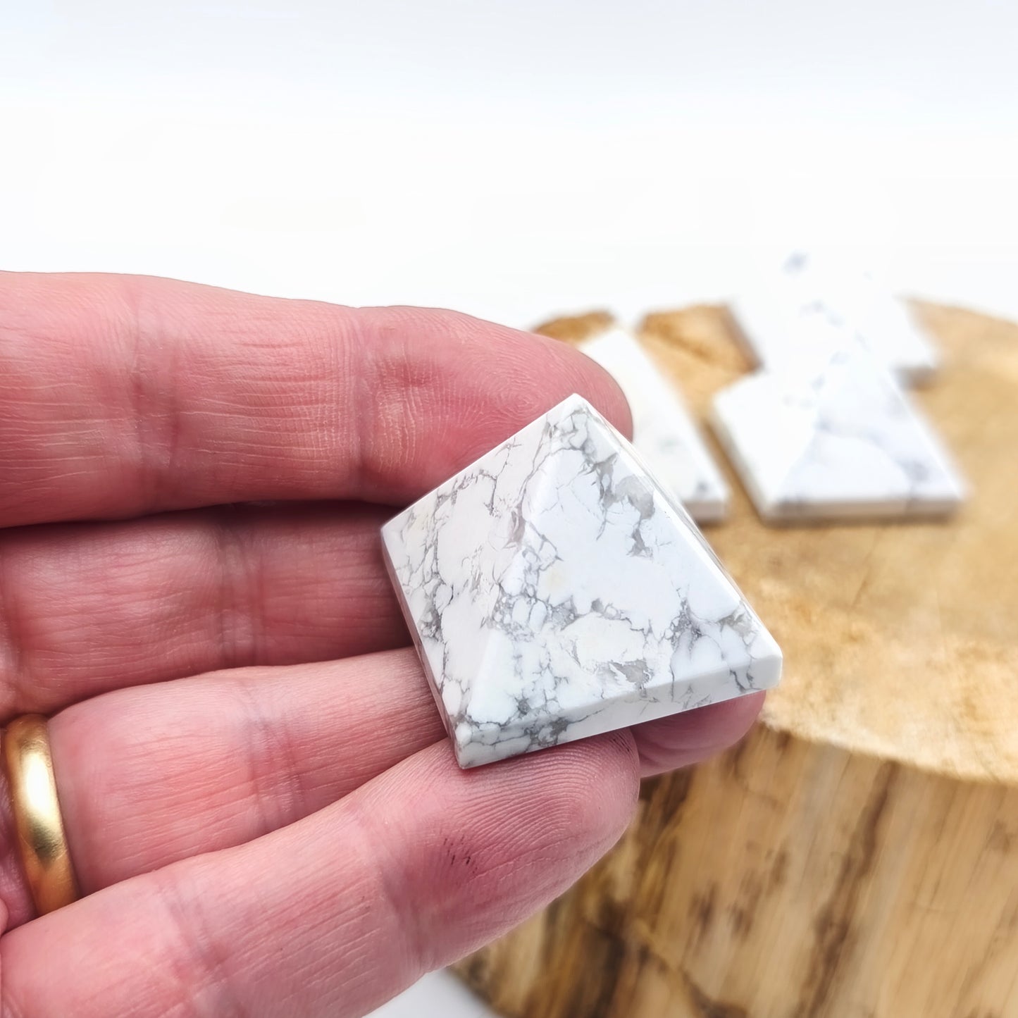 Pyramide - Howlite - 2,5 cm