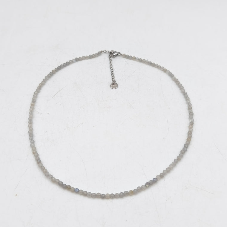 Collier perles facettées -  Labradorite naturelle (3 mm)