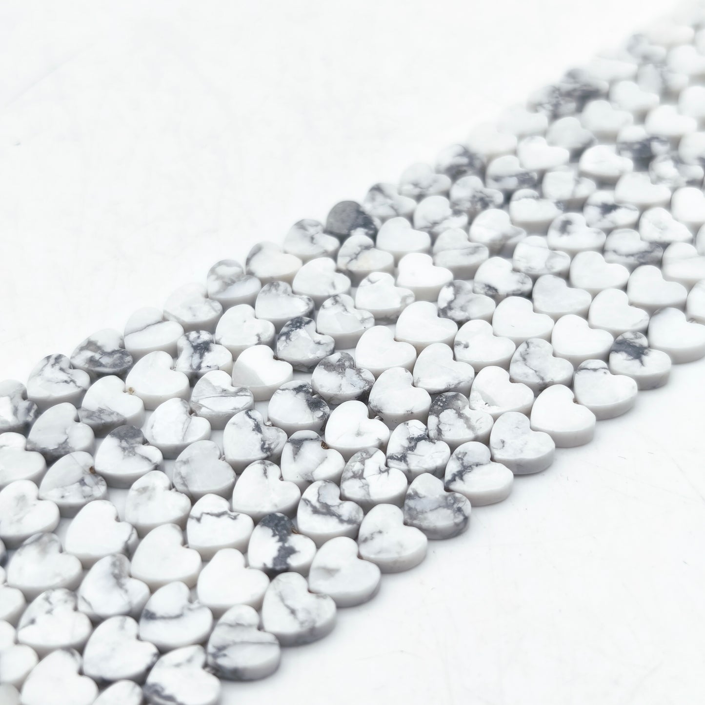 Rang de perles cœur - Howlite (6 mm)