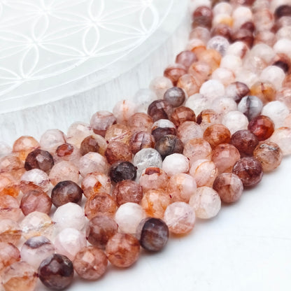 Rang de perles facettées - Quartz hématoïde (8 mm)