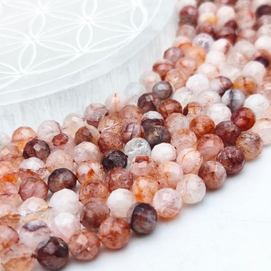 Rang de perles facettées - Quartz hématoïde (8 mm)