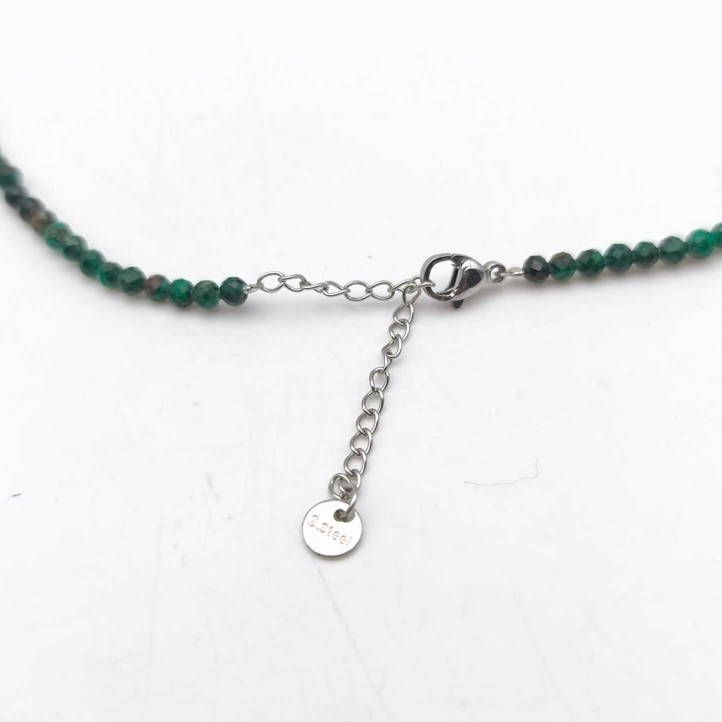 Collier perles facettées - Malachite (3 mm)