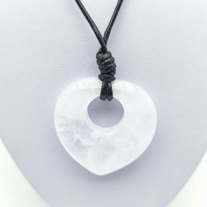 Colgante corazón G con su cordón - Cuarzo cristal