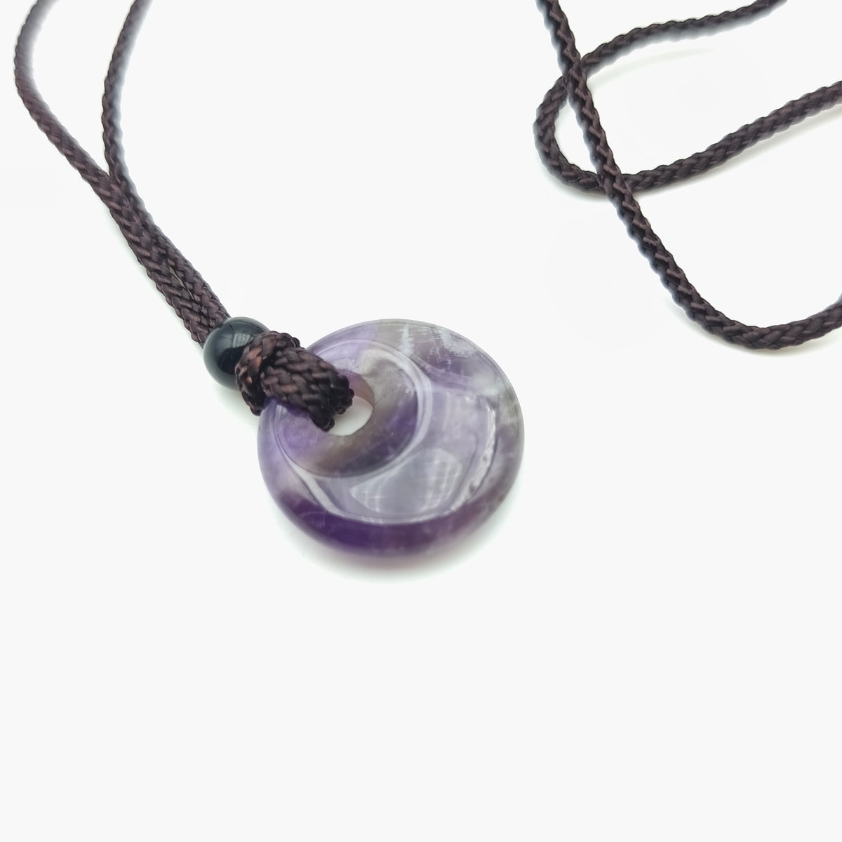 Runder Anhänger 2 cm mit Kordel – Natur-Amethyst