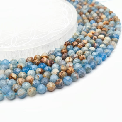 Rang de perles facettées - Calcite bleue (8 mm)