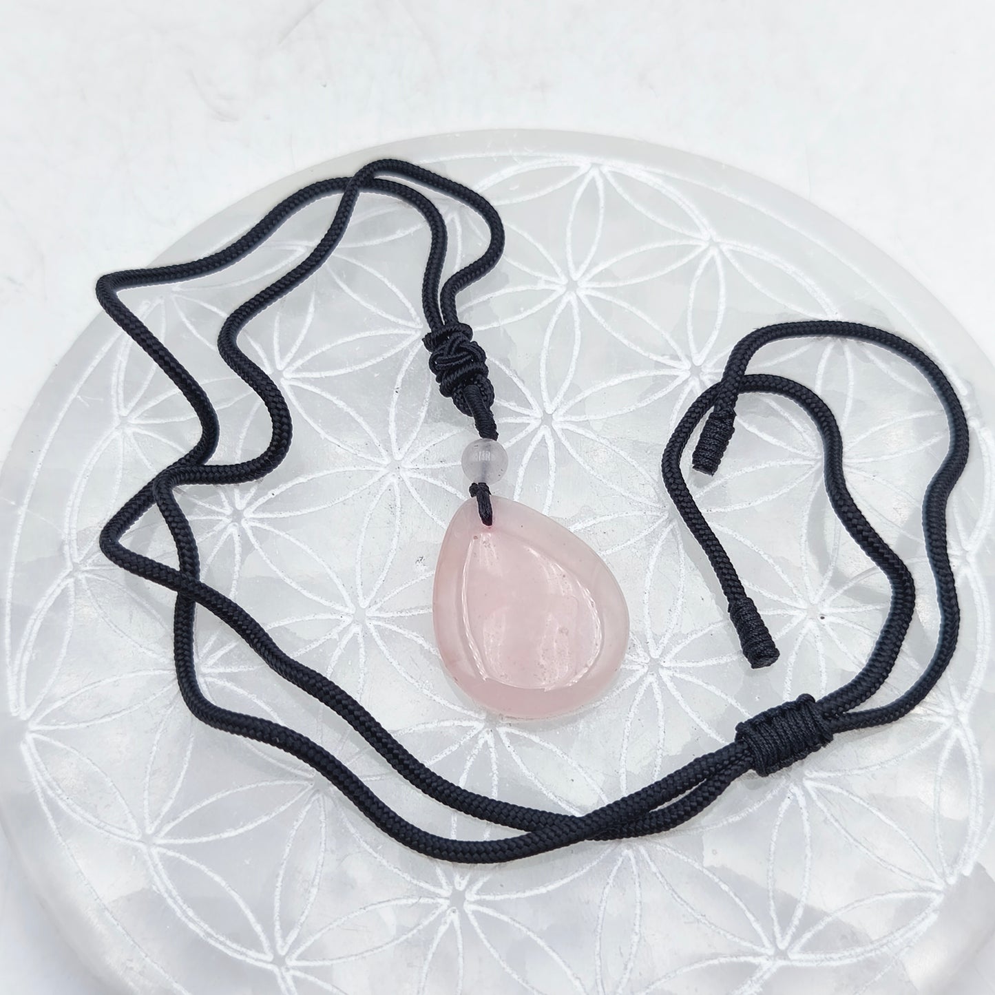 Pendentif poire avec son cordon - Quartz rose