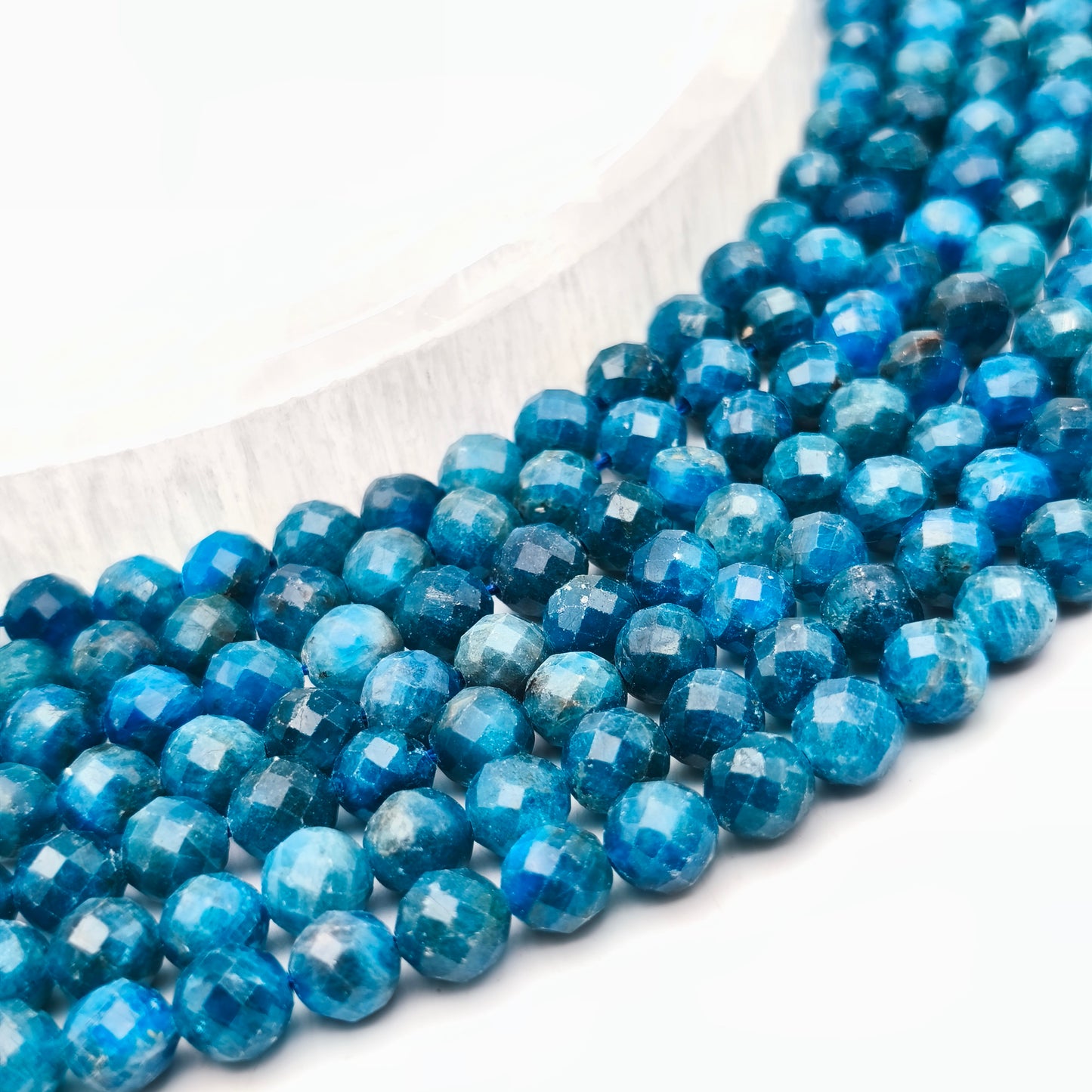 Rang de perles facettées - Apatite (8 mm)