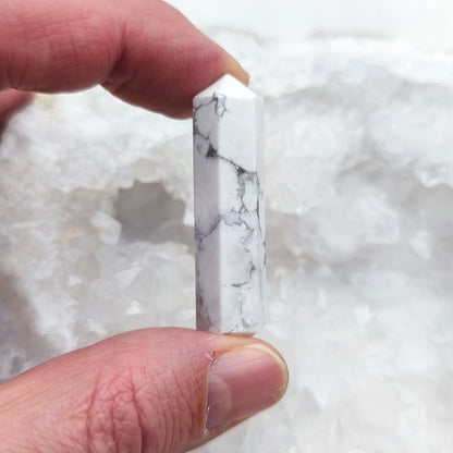 Pointe Biterminée - Howlite (4/5 cm)