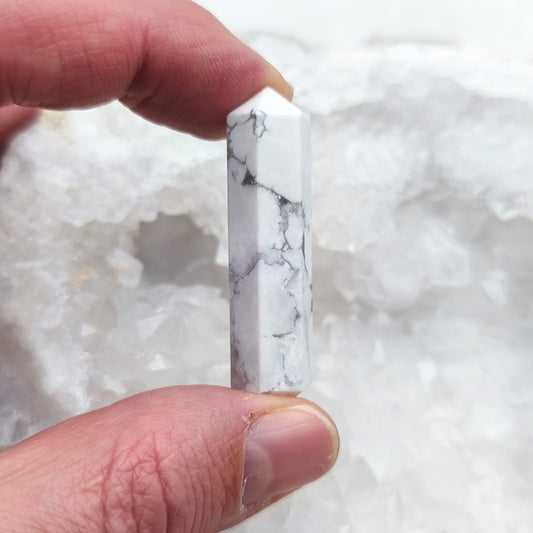 Pointe Biterminée - Howlite (4/5 cm)