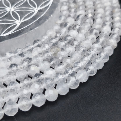 Rang de perles facettées - Cristal de roche (8 mm)