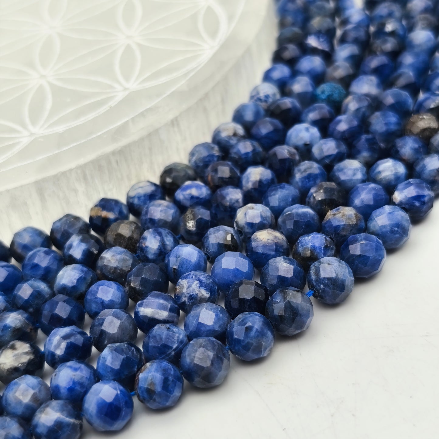 Rang de perles facettées - Sodalite EXTRA (8 mm)