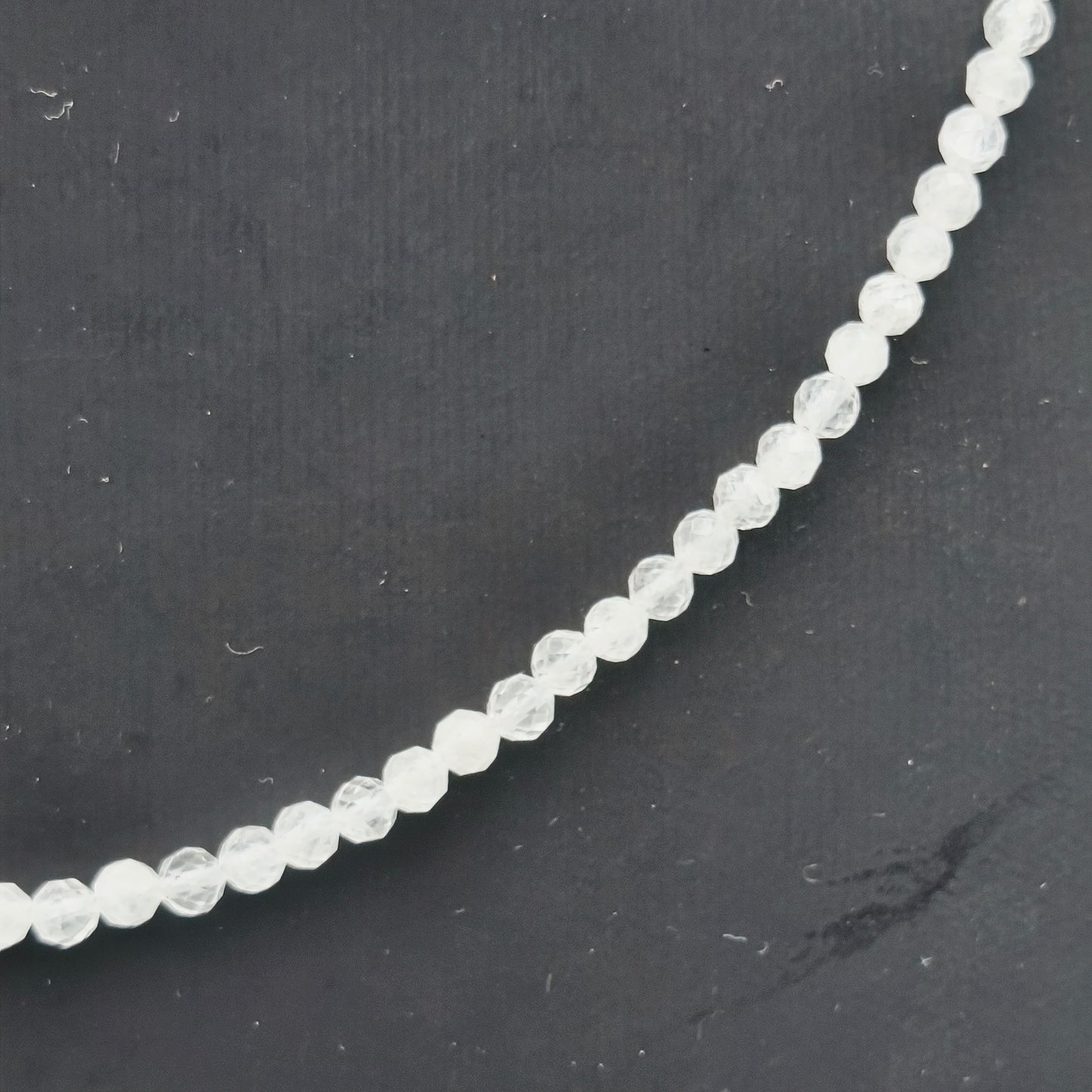 Collier perles facettées - Cristal de roche (3 mm)