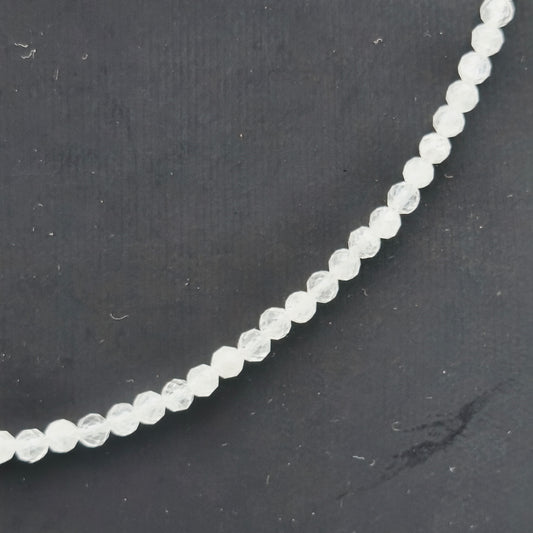 Collier perles facettées - Cristal de roche (3 mm)
