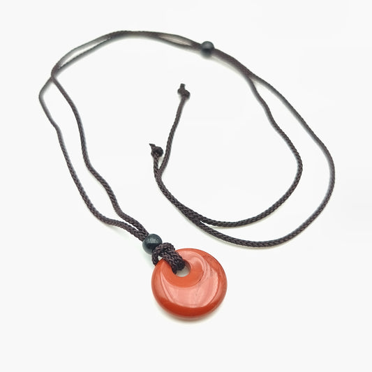 Pendentif rond 2 cm avec son cordon - Jaspe rouge
