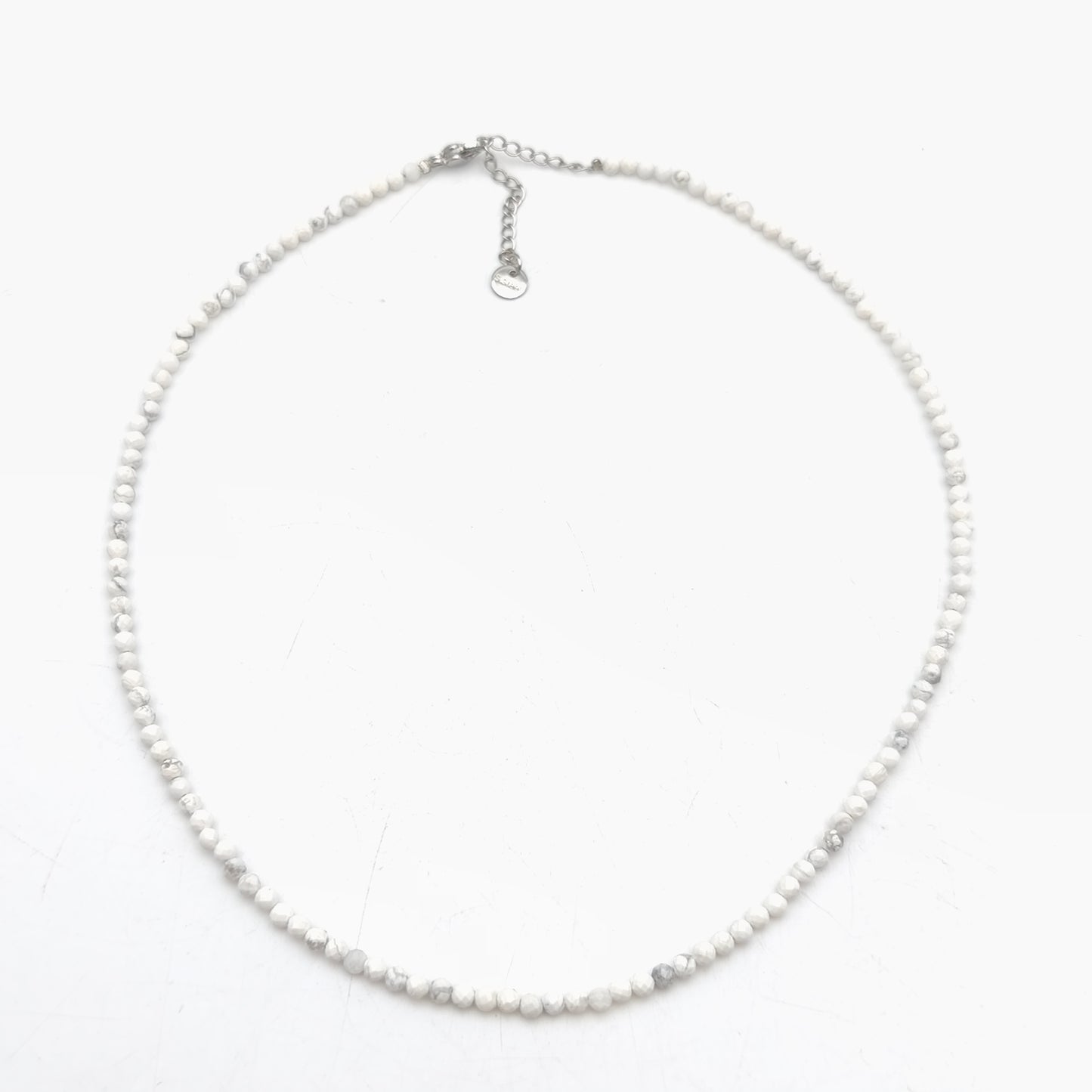 Collar de perlas facetadas - Howlita (3 mm)