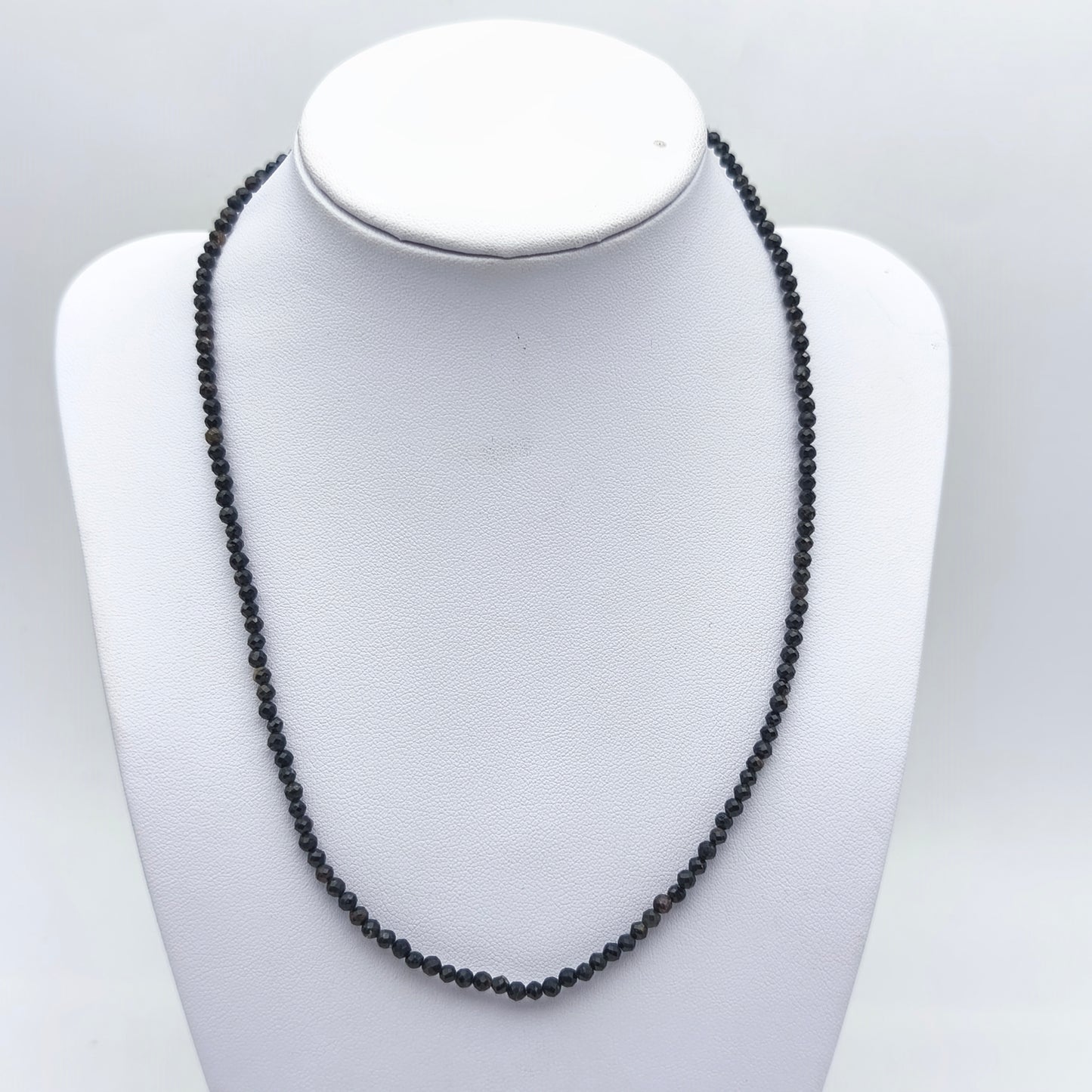 Collier perles facettées - Tourmaline noire (3 mm)