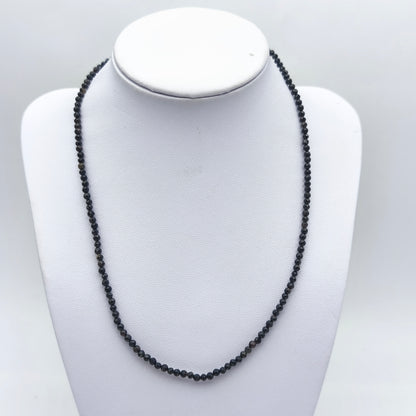 Collier perles facettées - Tourmaline noire (3 mm)