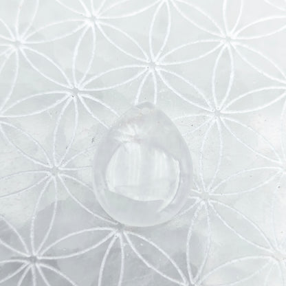 Pendentif goutte perçé Taille M 30 x 25 mm. - Cristal de roche