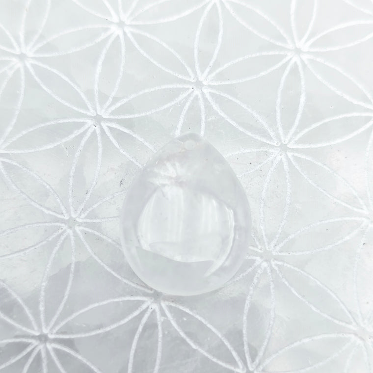 Pendentif goutte perçé Taille M 30 x 25 mm. - Cristal de roche