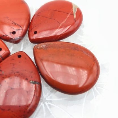 Pendentif goutte perçé Taille M 30 x 25 mm. - Jaspe Rouge