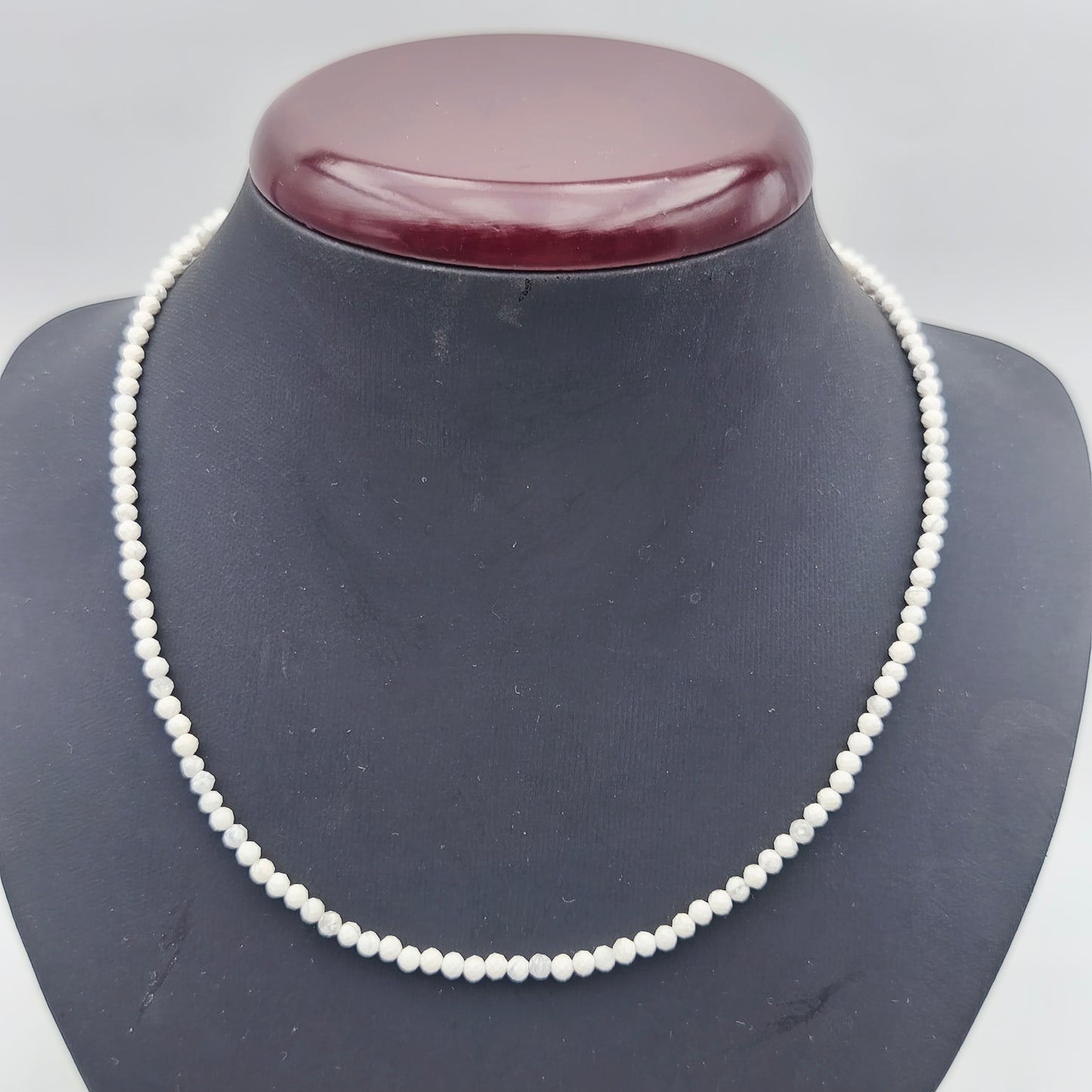 Collier perles facettées - Howlite (3 mm)