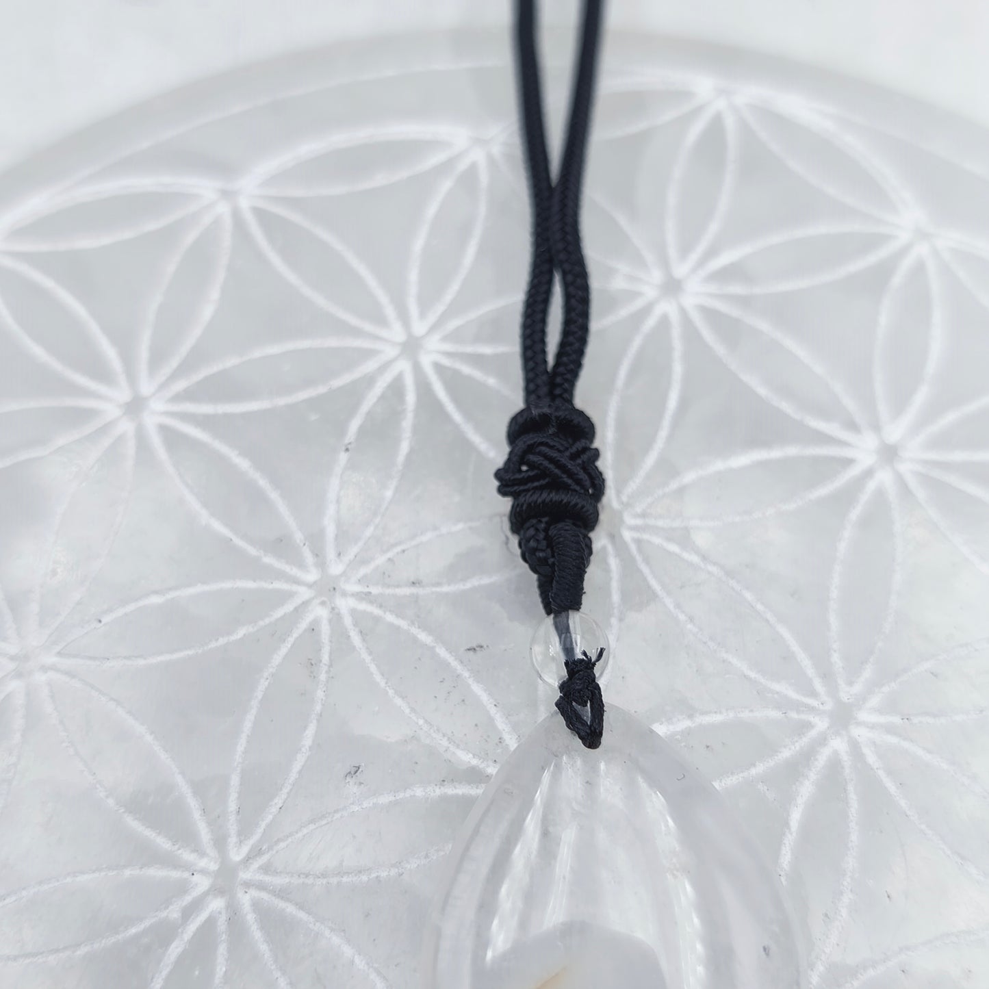 Pendentif poire avec son cordon - Cristal