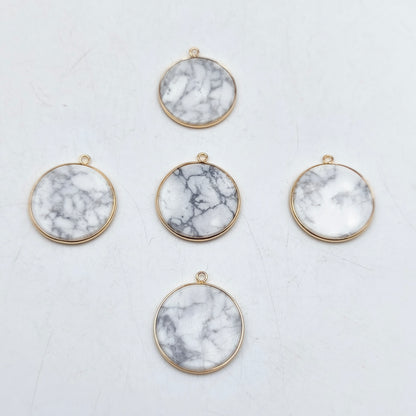 Pendentif rond serti Howlite